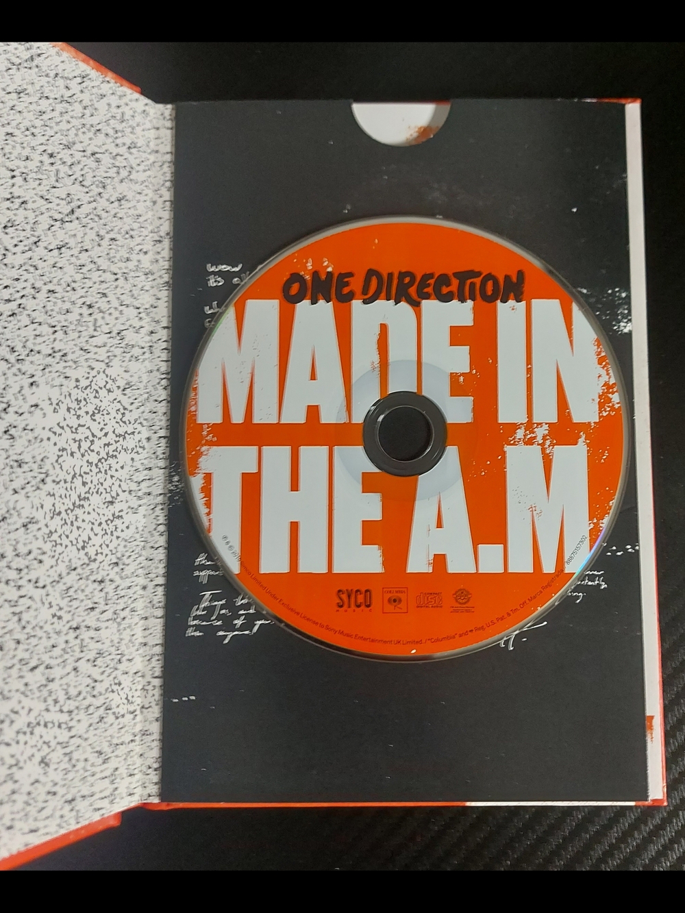 One Direction Made In The A.M. Deluxe Edition CD Book - Picture 4 of 4
